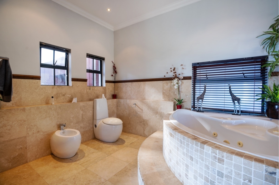 13 Bedroom Property for Sale in Plattekloof 3 Western Cape